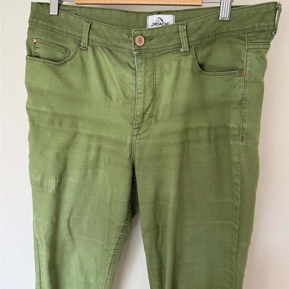 Jordache Green Cropped Pants - Picture 2 of 7
